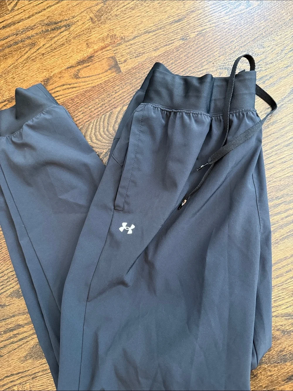 Under Armour medium woman’s Black Athletic Jogger Pants see photos callout
